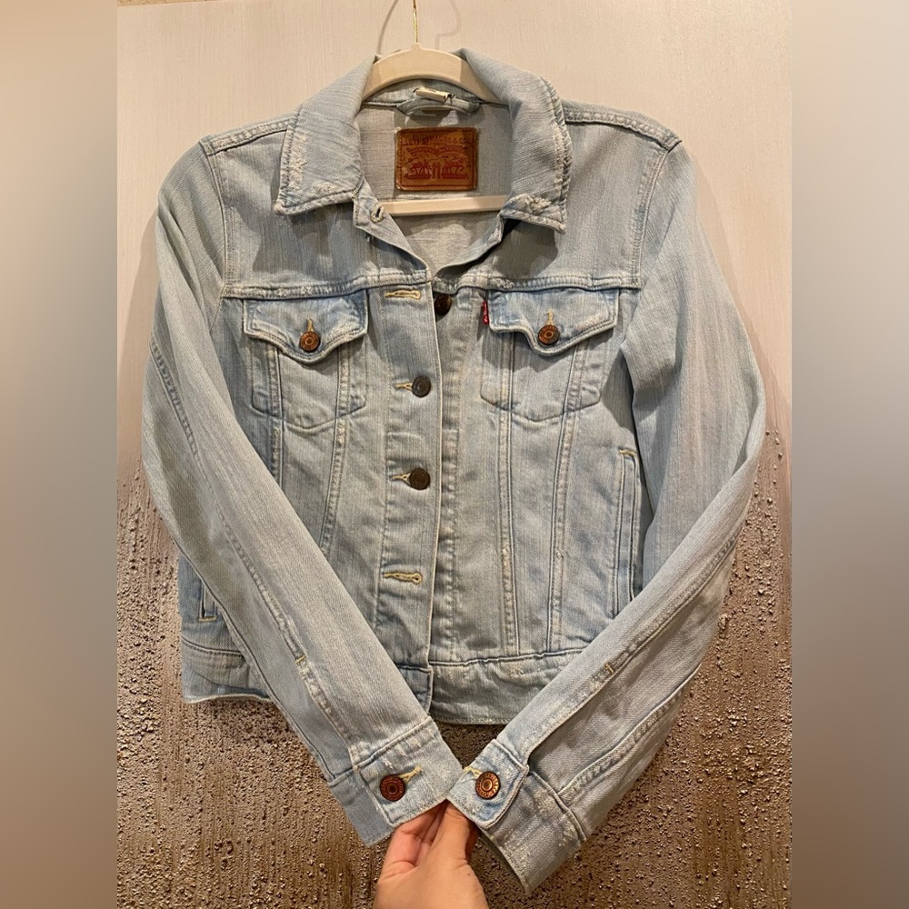 Levi's Classic Light Blue Jean Jacket - Picture 5 of 14